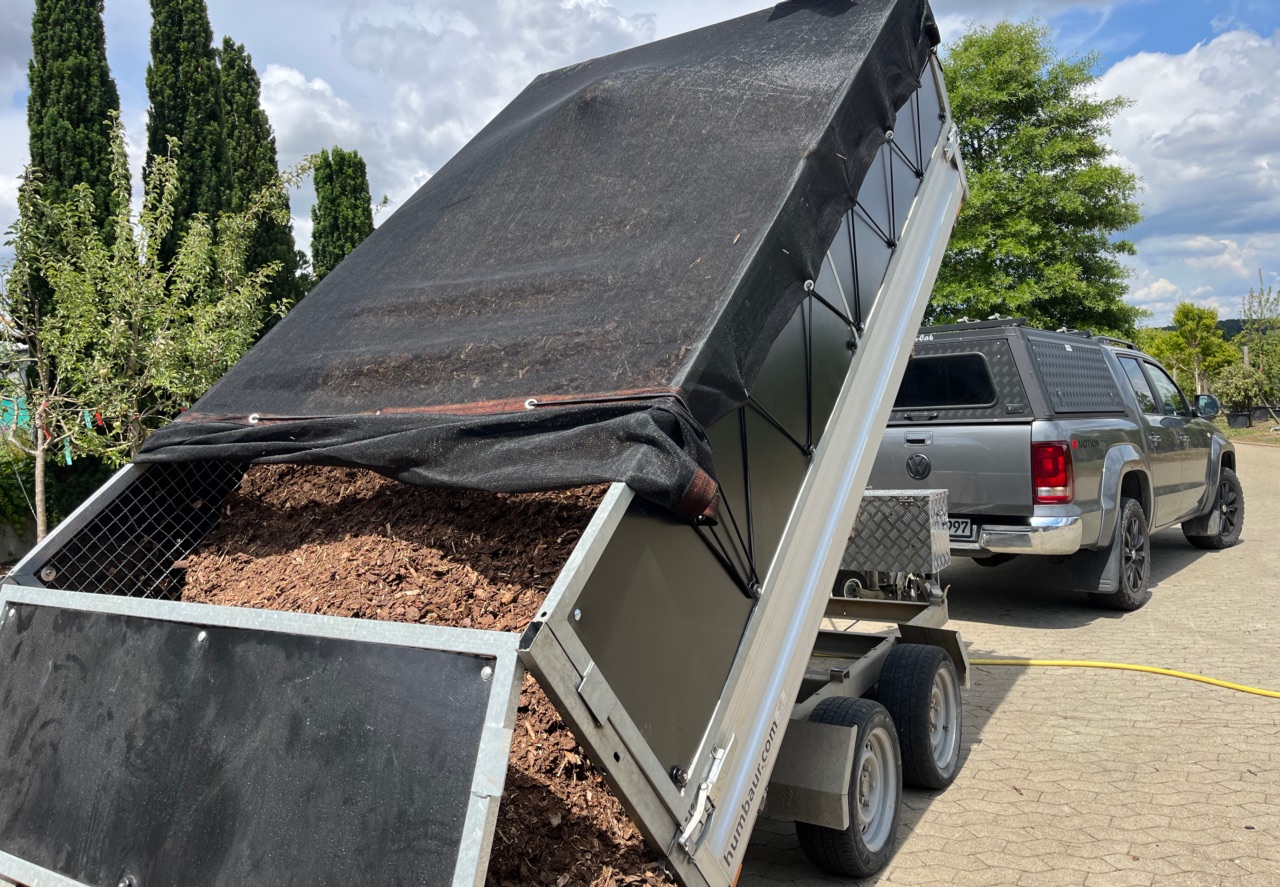 Anlieferung von Pflanzen und Materialien